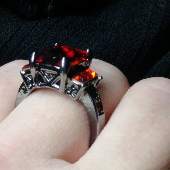 Ladie's size 9 ring - Picture 4 of 4